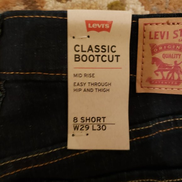Levis - Picture 2 of 5